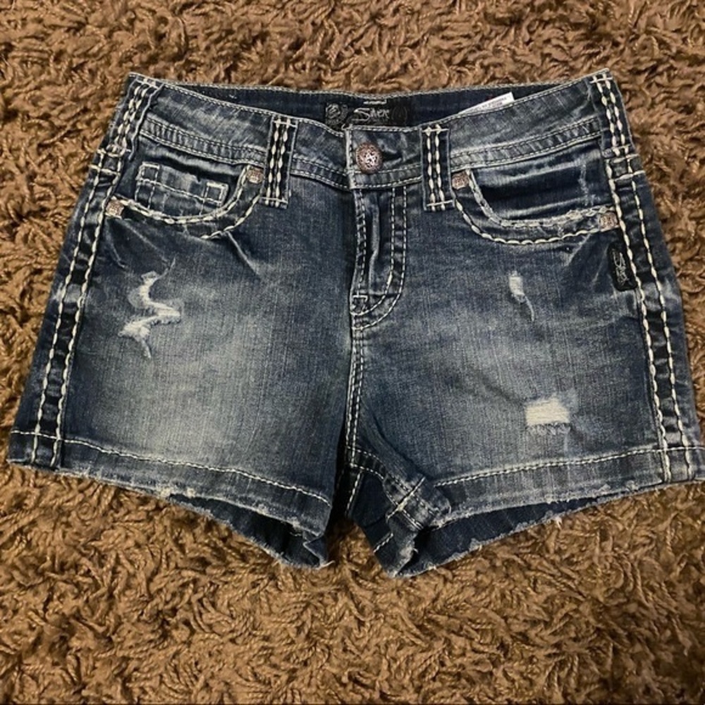 NWT **Silver Jeans Shorts Aiko Super Stretch**NWT Size 26/3 Embroidered Pocket
